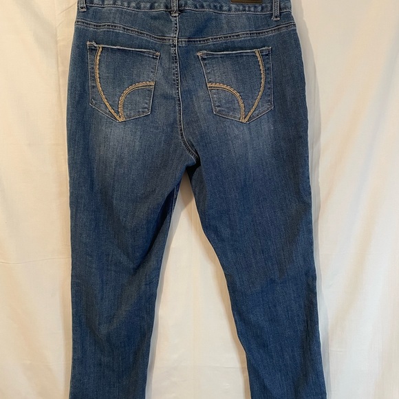 Ariya distressed denim jeans size 13/14 - Picture 2 of 2